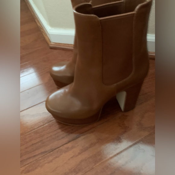 NWT Michael Kors Camel-Brown Leather Platform Chelsea Boots 10 - Picture 9 of 11